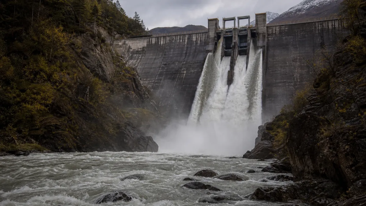Énergie hydroélectrique : fonctionnement, avantages et enjeux